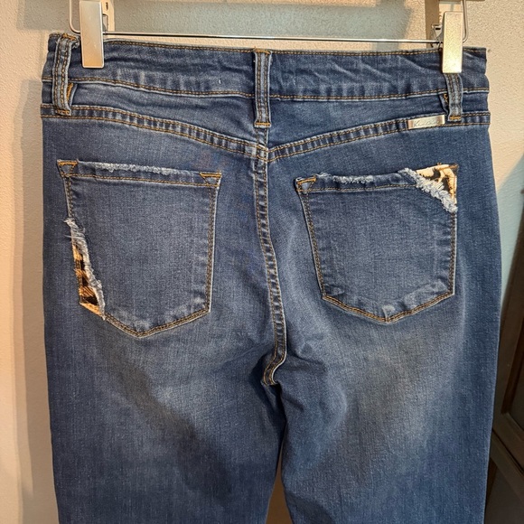 KanCan Leopard Patch Distressed Denim Straight Leg Jeans Size 9/28 High Rise - Picture 2 of 12